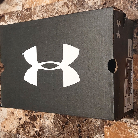 Under Armour Cleats - Picture 6 of 6